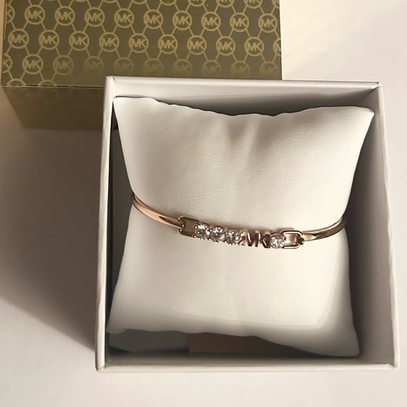 Authentic Michael Kors Logo Bracelet NWT - Picture 1 of 4
